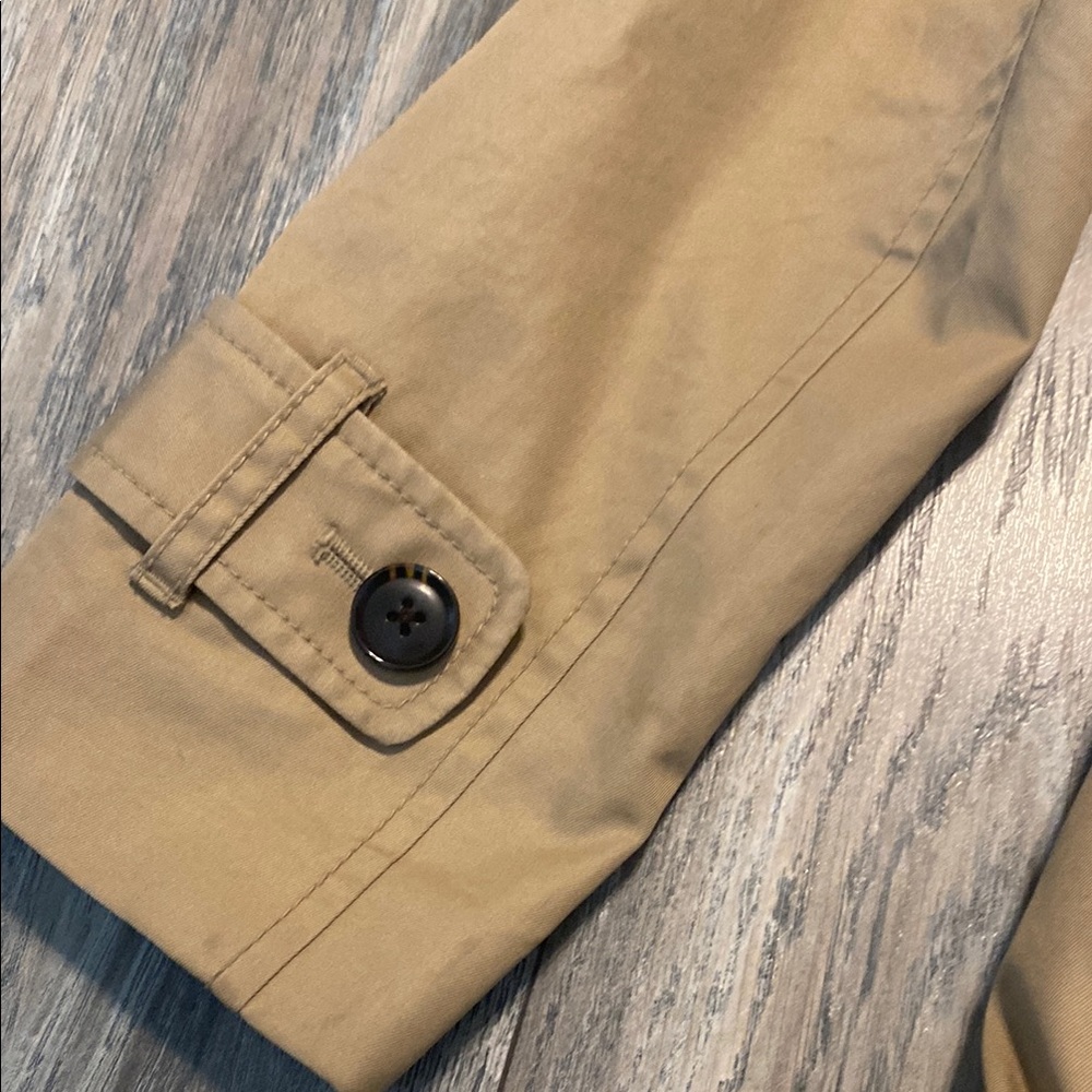 Banana Republic Vintage Classic Tan Trench Coat - Picture 9 of 9